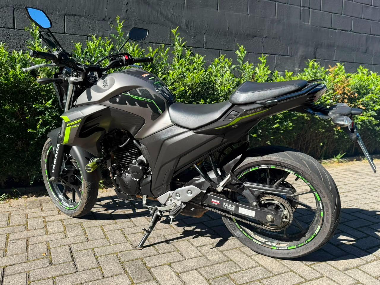 YAMAHA YS Fazer 250 - Foto