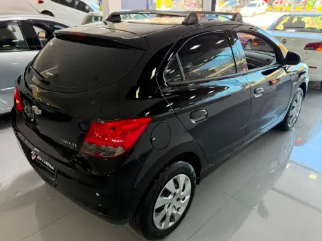 CHEVROLET Onix Hatch 1.4 4P FLEX LT, Foto 9