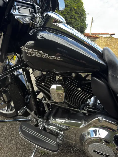 HARLEY DAVIDSON Street Glide FLHX 1700, Foto 9