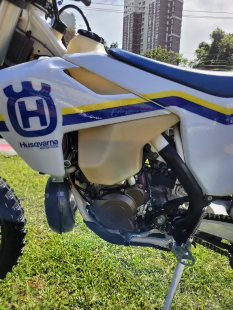 HUSQVARNA TE 250 , Foto 9