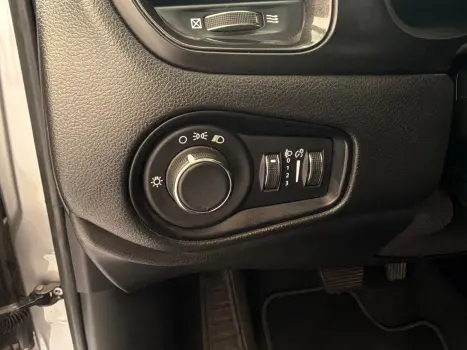 JEEP Renegade 1.3 16V 4P FLEX T270 LONGITUDE TURBO AUTOM�TICO, Foto 18