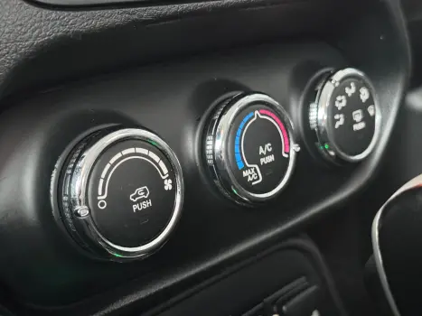 JEEP Renegade 2.0 16V 4P TURBO DIESEL CUSTOM 4X4 AUTOM�TICO, Foto 13