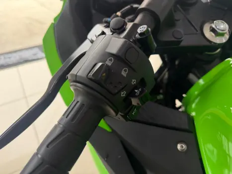 KAWASAKI Ninja 300 ABS, Foto 7