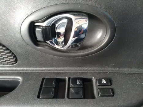 NISSAN March 1.6 16V 4P SV FLEX, Foto 13