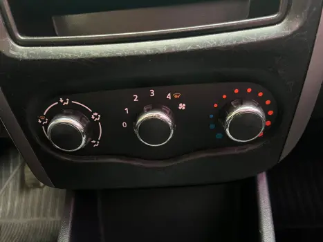 RENAULT Logan 1.0 16V 4P FLEX AUTHENTIQUE, Foto 9