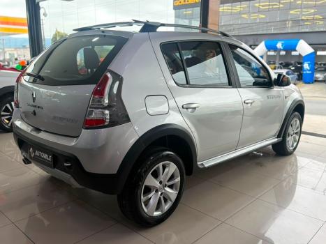 RENAULT Sandero 1.6 16V 4P FLEX SCE STEPWAY DINAMIQUE, Foto 5