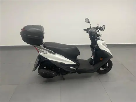SUZUKI Burgman 125 , Foto 2