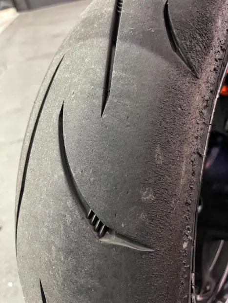SUZUKI GSR 750 ZA, Foto 9
