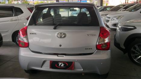 TOYOTA Etios Hatch 1.5 16V 4P FLEX XS AUTOM�TICO, Foto 3