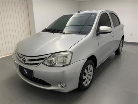 TOYOTA Etios Hatch 1.3 16V 4P FLEX X, Foto 2