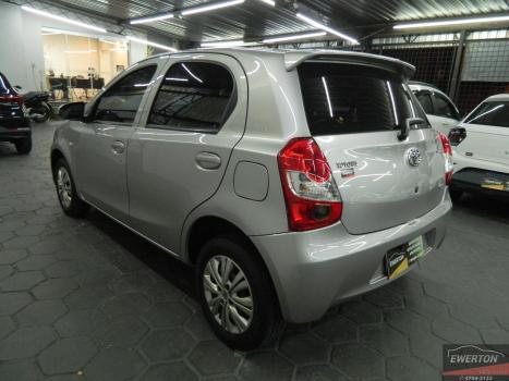 TOYOTA Etios Hatch 1.3 16V 4P FLEX X AUTOM�TICO, Foto 4
