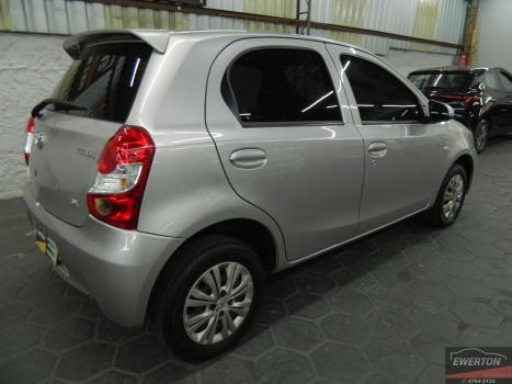 TOYOTA Etios Hatch 1.3 16V 4P FLEX X AUTOM�TICO, Foto 6