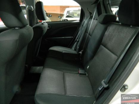 TOYOTA Etios Hatch 1.3 16V 4P FLEX X AUTOM�TICO, Foto 11