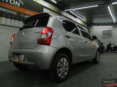 TOYOTA Etios Hatch 1.3 16V 4P FLEX X AUTOM�TICO, Foto 13