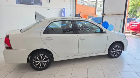 TOYOTA Etios Sedan 1.5 16V 4P FLEX PLATINUM AUTOM�TICO, Foto 9
