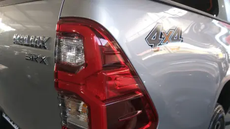 TOYOTA Hilux Caminhonete 2.8 16V SRX 4X4 TURBO DIESEL CABINE DUPLA AUTOM�TICO, Foto 5