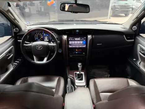 TOYOTA Hilux SW4 2.7 16V 4P FLEX SRV 7 LUGARES AUTOM�TICO, Foto 14