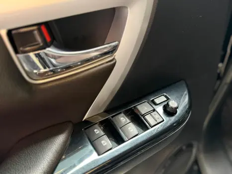 TOYOTA Hilux SW4 2.7 16V 4P FLEX SRV 7 LUGARES AUTOM�TICO, Foto 16