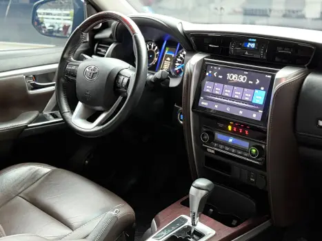 TOYOTA Hilux SW4 2.7 16V 4P FLEX SRV 7 LUGARES AUTOM�TICO, Foto 18