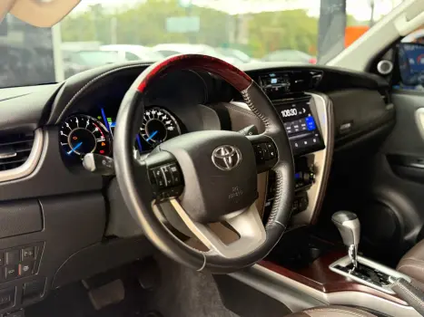 TOYOTA Hilux SW4 2.7 16V 4P FLEX SRV 7 LUGARES AUTOM�TICO, Foto 21