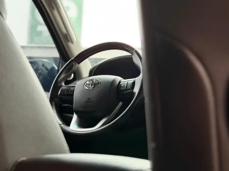 TOYOTA Hilux SW4 2.7 16V 4P FLEX SRV 7 LUGARES AUTOM�TICO, Foto 28