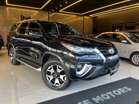 TOYOTA Hilux SW4 2.8 4P SRX 4X4 DIAMOND 7 LUGARES TURBO DIESEL AUTOM�TICO, Foto 3