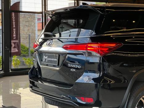 TOYOTA Hilux SW4 2.8 4P SRX 4X4 DIAMOND 7 LUGARES TURBO DIESEL AUTOM�TICO, Foto 4