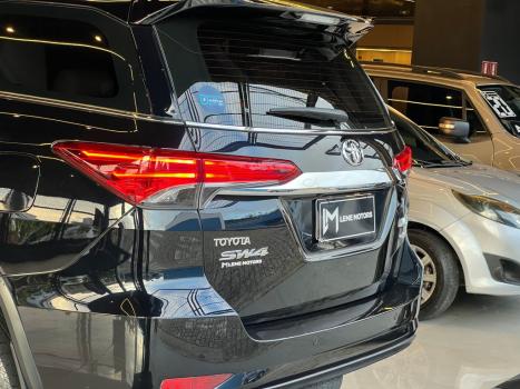 TOYOTA Hilux SW4 2.8 4P SRX 4X4 DIAMOND 7 LUGARES TURBO DIESEL AUTOM�TICO, Foto 5