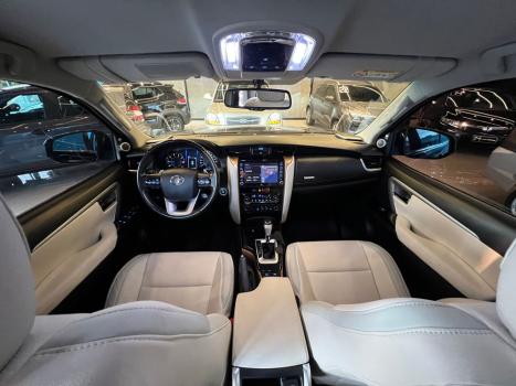 TOYOTA Hilux SW4 2.8 4P SRX 4X4 DIAMOND 7 LUGARES TURBO DIESEL AUTOM�TICO, Foto 6