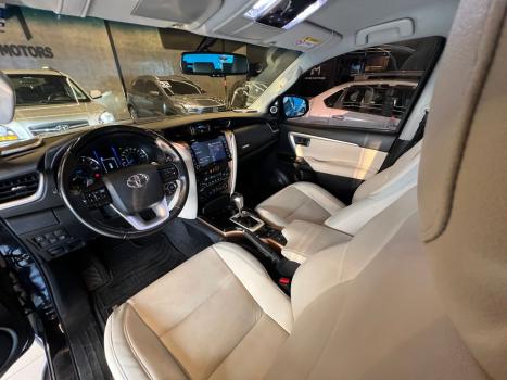 TOYOTA Hilux SW4 2.8 4P SRX 4X4 DIAMOND 7 LUGARES TURBO DIESEL AUTOM�TICO, Foto 7