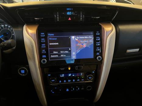 TOYOTA Hilux SW4 2.8 4P SRX 4X4 DIAMOND 7 LUGARES TURBO DIESEL AUTOM�TICO, Foto 12