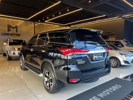 TOYOTA Hilux SW4 2.8 4P SRX 4X4 DIAMOND 7 LUGARES TURBO DIESEL AUTOM�TICO, Foto 15