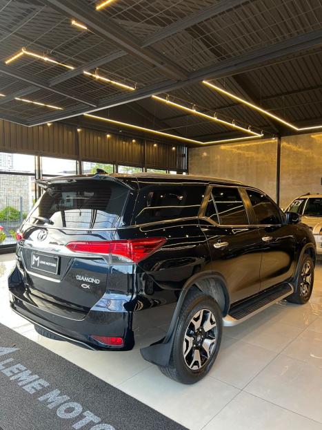 TOYOTA Hilux SW4 2.8 4P SRX 4X4 DIAMOND 7 LUGARES TURBO DIESEL AUTOM�TICO, Foto 16