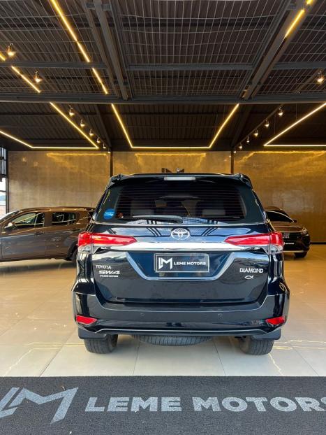 TOYOTA Hilux SW4 2.8 4P SRX 4X4 DIAMOND 7 LUGARES TURBO DIESEL AUTOM�TICO, Foto 17