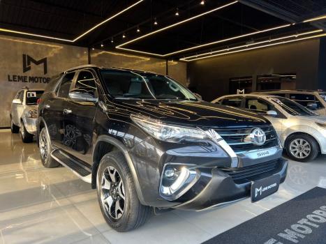 TOYOTA Hilux SW4 2.8 4P SRX 4X4 DIAMOND 7 LUGARES TURBO DIESEL AUTOM�TICO, Foto 19