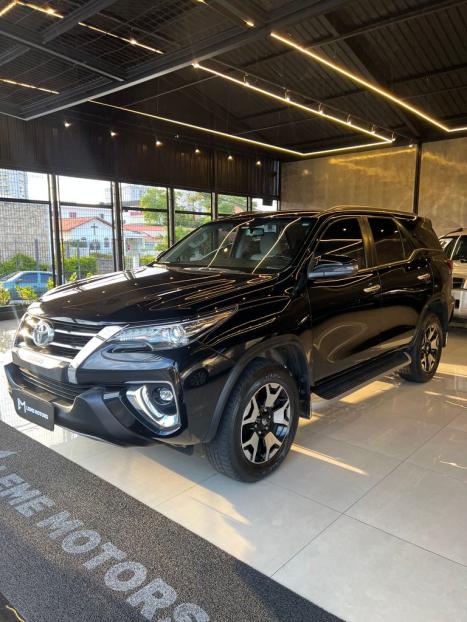 TOYOTA Hilux SW4 2.8 4P SRX 4X4 DIAMOND 7 LUGARES TURBO DIESEL AUTOM�TICO, Foto 20