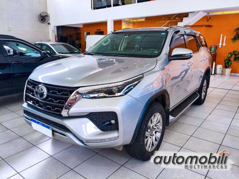 TOYOTA Hilux SW4 2.8 4P SRX 4X4 TURBO DIESEL AUTOM�TICO, Foto 2