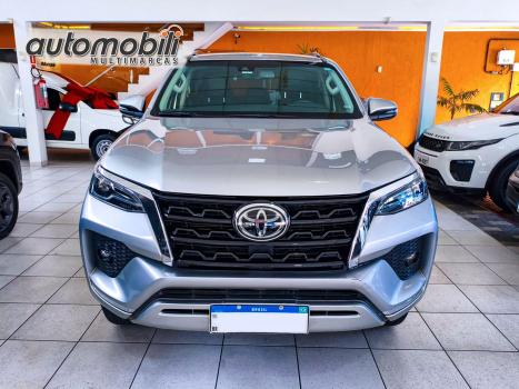 TOYOTA Hilux SW4 2.8 4P SRX 4X4 TURBO DIESEL AUTOM�TICO, Foto 3