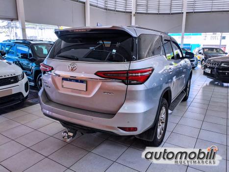 TOYOTA Hilux SW4 2.8 4P SRX 4X4 TURBO DIESEL AUTOM�TICO, Foto 5