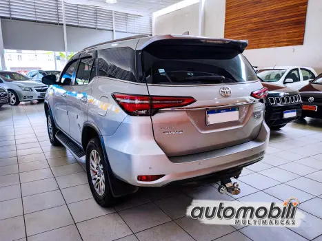 TOYOTA Hilux SW4 2.8 4P SRX 4X4 TURBO DIESEL AUTOM�TICO, Foto 7