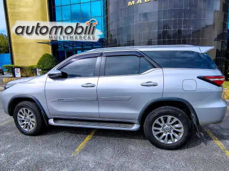 TOYOTA Hilux SW4 2.8 4P SRX 4X4 TURBO DIESEL AUTOM�TICO, Foto 15