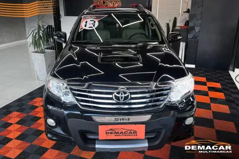 TOYOTA Hilux SW4 3.0 V6 12V 4P SRV TURBO DIESEL AUTOMÁTICO, Foto 3
