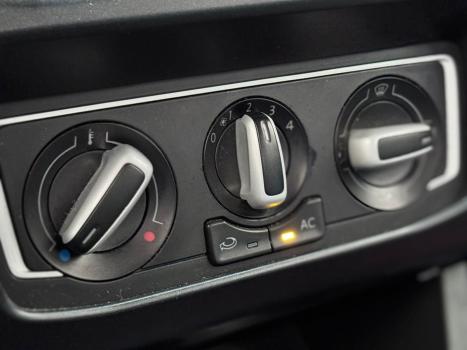 VOLKSWAGEN Fox 1.6 4P, Foto 14