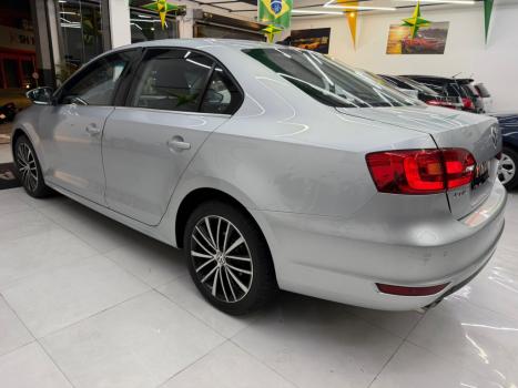 VOLKSWAGEN Jetta 2.0 4P FLEX COMFORTLINE TIPTRONIC AUTOM�TICO, Foto 4