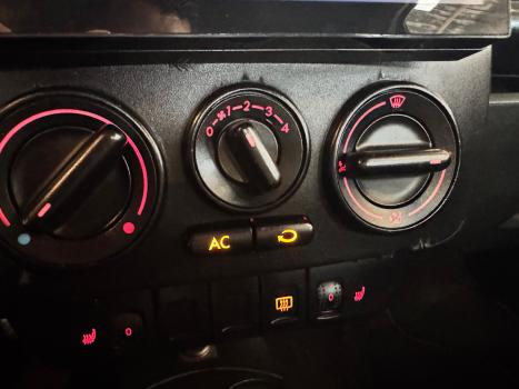 VOLKSWAGEN New Beetle 2.0 MI AUTOM�TICO, Foto 6