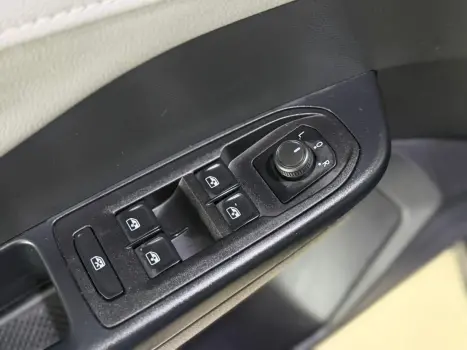 VOLKSWAGEN Taos 1.4 16V 4P FLEX 250 TSI COMFORTLINE AUTOM�TICO, Foto 15