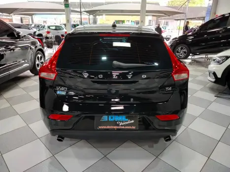 VOLVO V40 2.0 4P T4 MOMENTUM TURBO AUTOMTICO, Foto 4