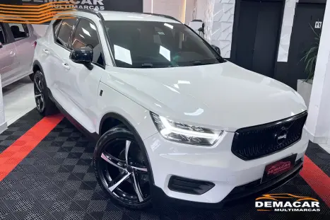 VOLVO XC40 2.0 16V 4P T5 TURBO MOMENTUM AWD GEARTRONIC AUTOMÁTICO, Foto 1 VOLVO XC40 2.0 16V 4P T5 TURBO MOMENTUM AWD GEARTRONIC AUTOMÁTICO, Foto 1