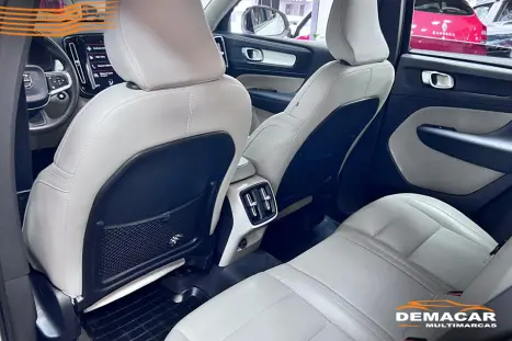 VOLVO XC40 2.0 16V 4P T5 TURBO MOMENTUM AWD GEARTRONIC AUTOMÁTICO, Foto 8 VOLVO XC40 2.0 16V 4P T5 TURBO MOMENTUM AWD GEARTRONIC AUTOMÁTICO, Foto 8