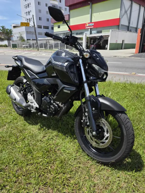 YAMAHA FZ 15 Fazer ABS, Foto 2